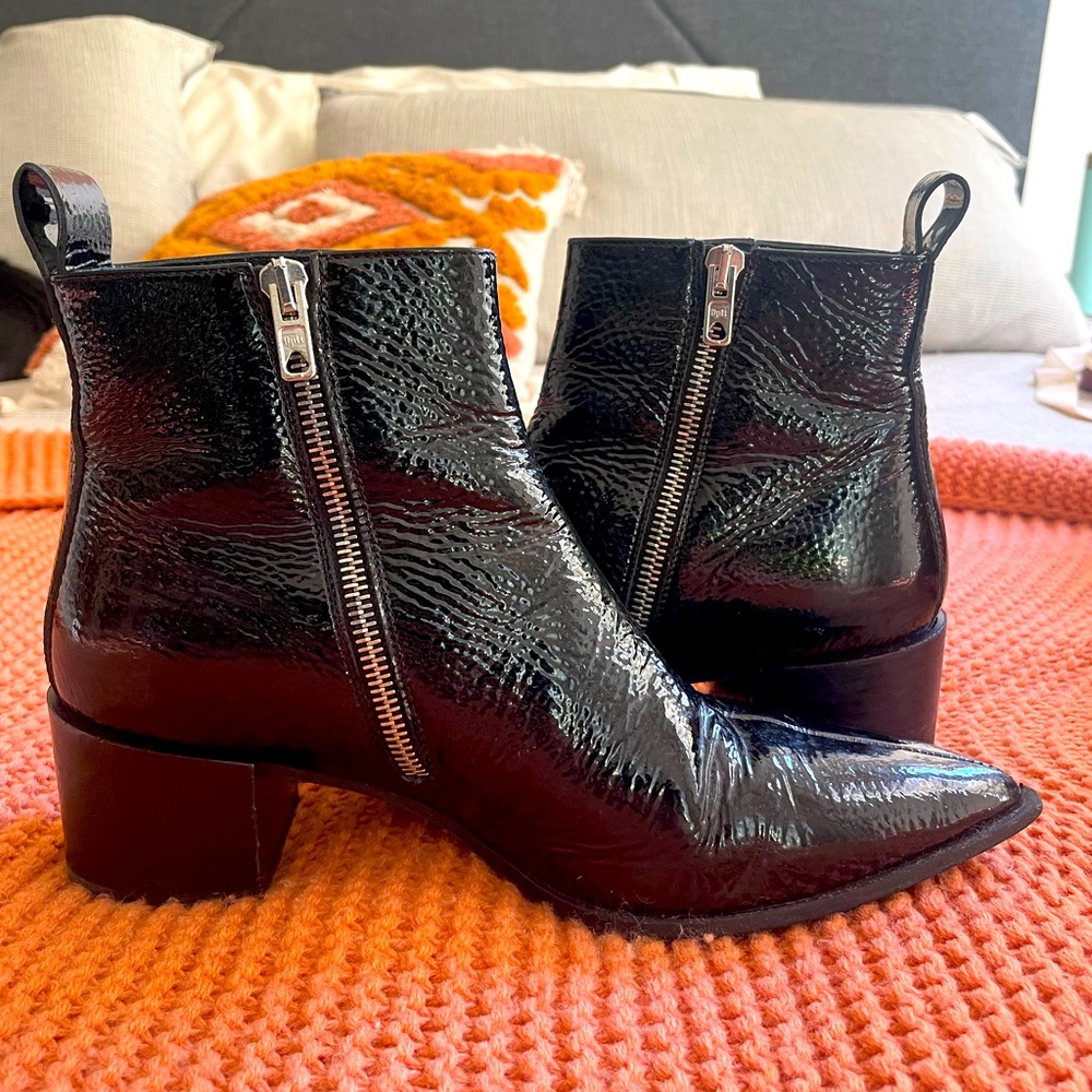 Everlane “The Boss Boot” - black leather booties size 6.5